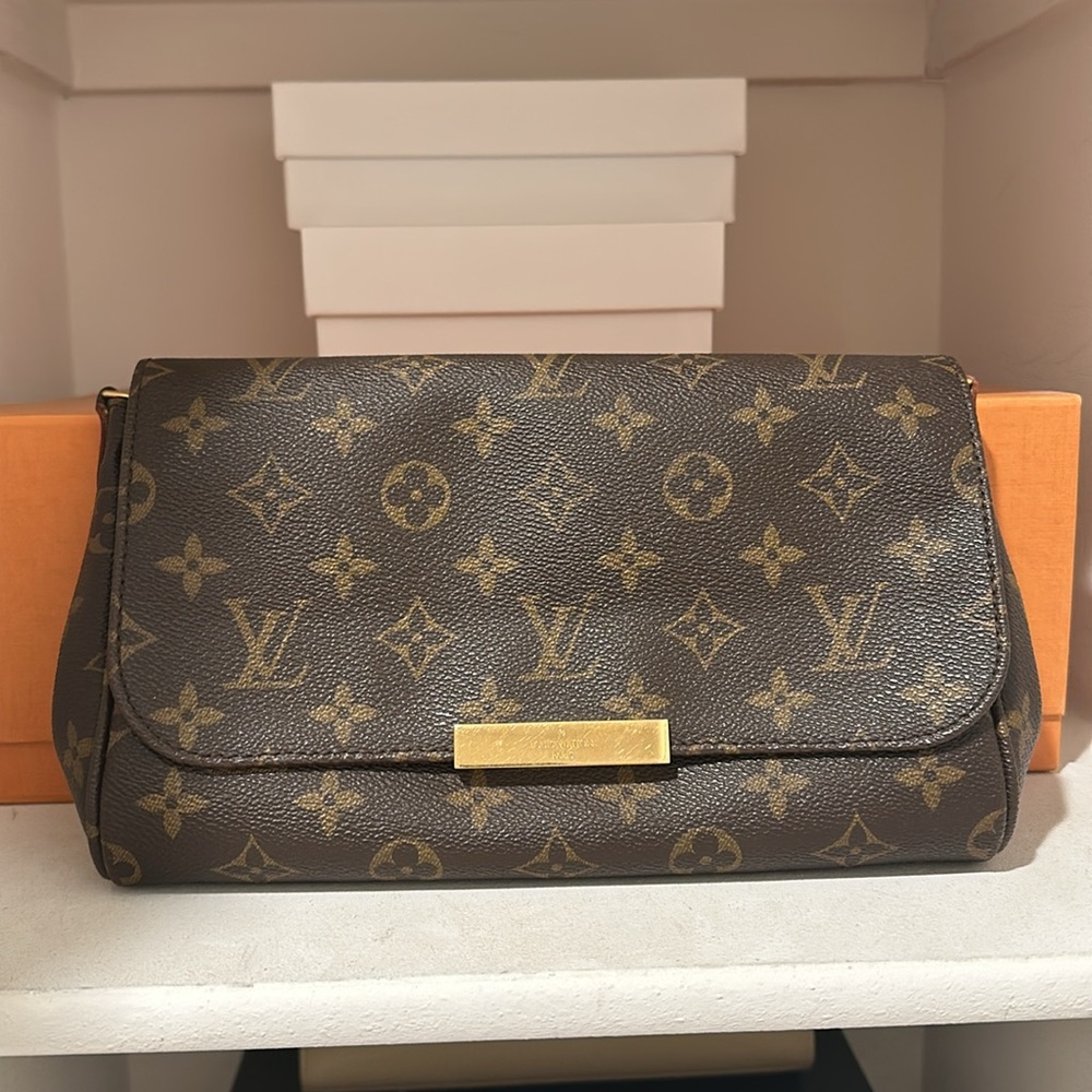 Louis Vuitton Favorite MM Crossbody Bag with Monogram Canvas and Gold Hardware